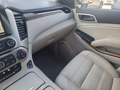 Used 2020 GMC Yukon XL Denali w/ Denali Premium Package image 32