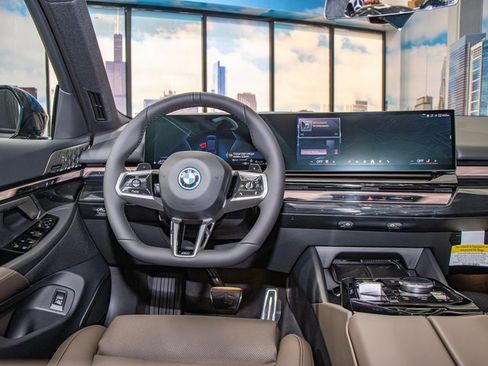 Used 2026 BMW 550e xDrive w/ Premium Package image 13