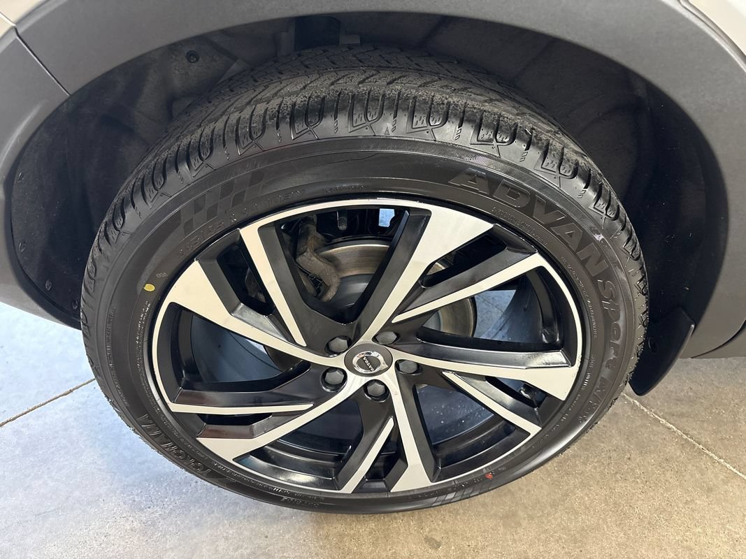 Used 2019 Volvo XC40 T5 R-Design AWD/4WD image 31