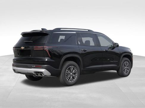 Used 2026 Chevrolet Traverse LT w/ Driver Confidence Package FWD image 5