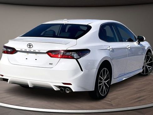 Used 2024 Toyota Camry SE image 2