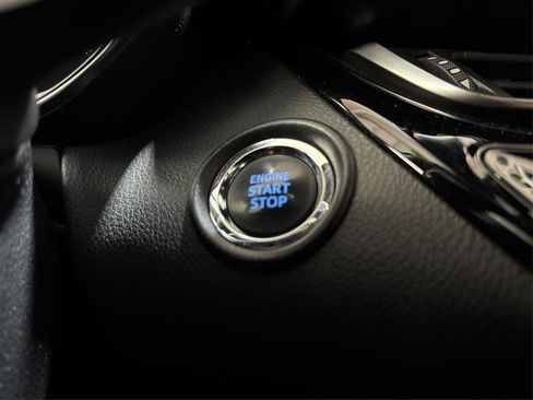 Used 2018 Toyota C-HR XLE FWD image 24