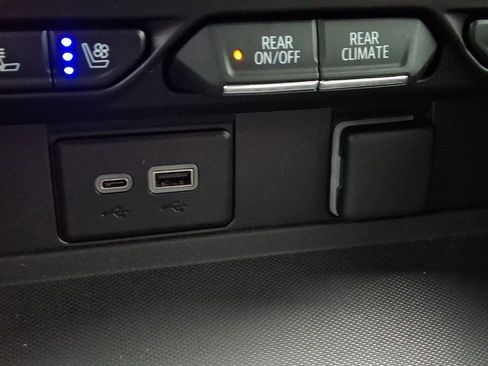 Certified 2024 GMC Yukon SLT w/ SLT Luxury Package image 25