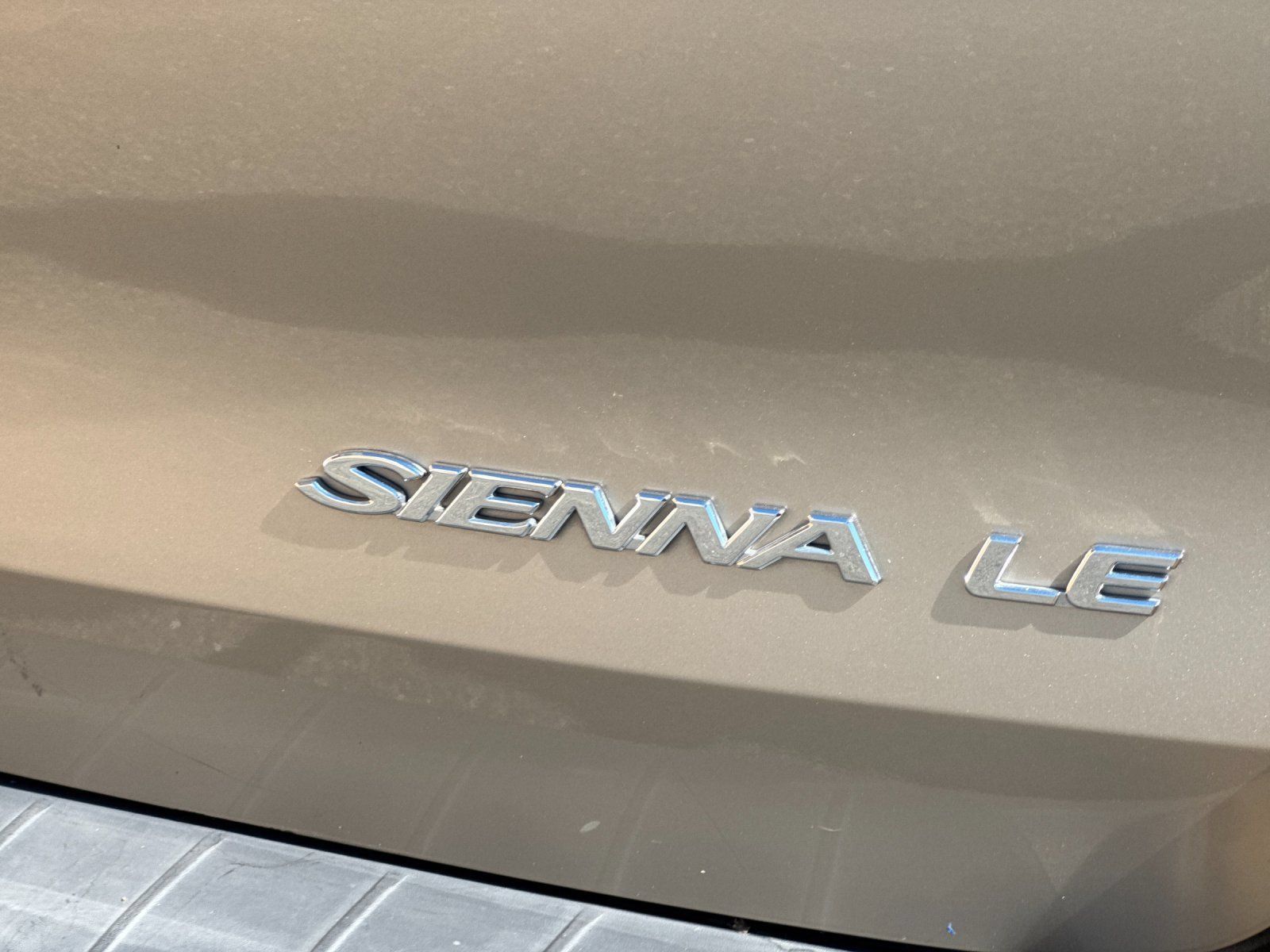Used 2005 Toyota Sienna LE w/ LE Pkg 8 FWD image 26