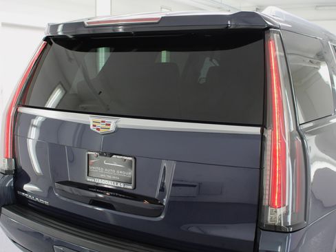 Used 2018 Cadillac Escalade Luxury image 19