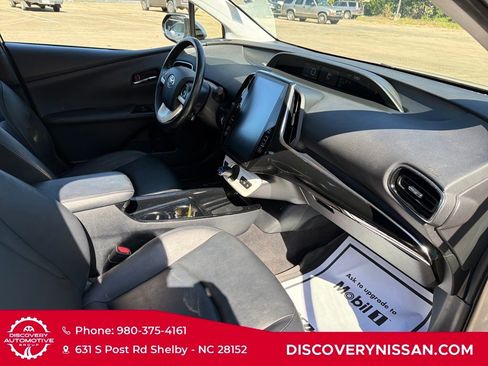 Used 2017 Toyota Prius Prime Premium image 34