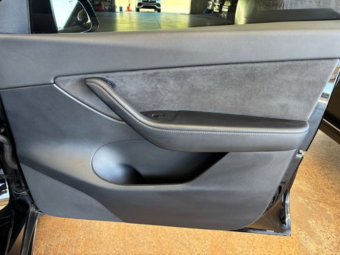 Used 2021 Tesla Model Y Performance image 22