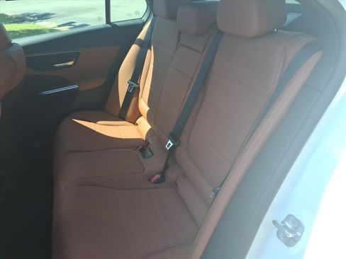 Used 2025 Mercedes-Benz C 300 4MATIC Sedan image 9