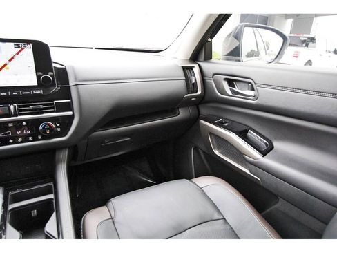 Used 2024 Nissan Pathfinder Platinum w/ Cargo Package FWD image 10