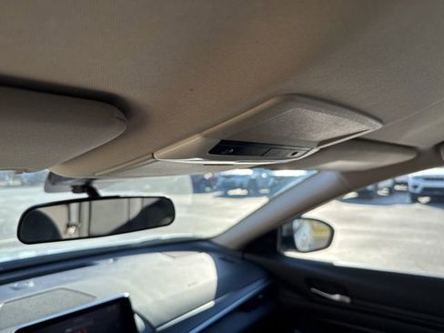 Used 2024 Nissan Altima 2.5 SV image 16