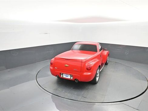 Used 2004 Chevrolet SSR w/ Preferred Equipment Group image 24