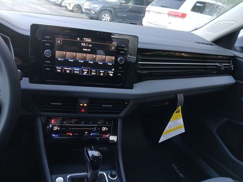 New 2026 Volkswagen Jetta SE FWD image 17