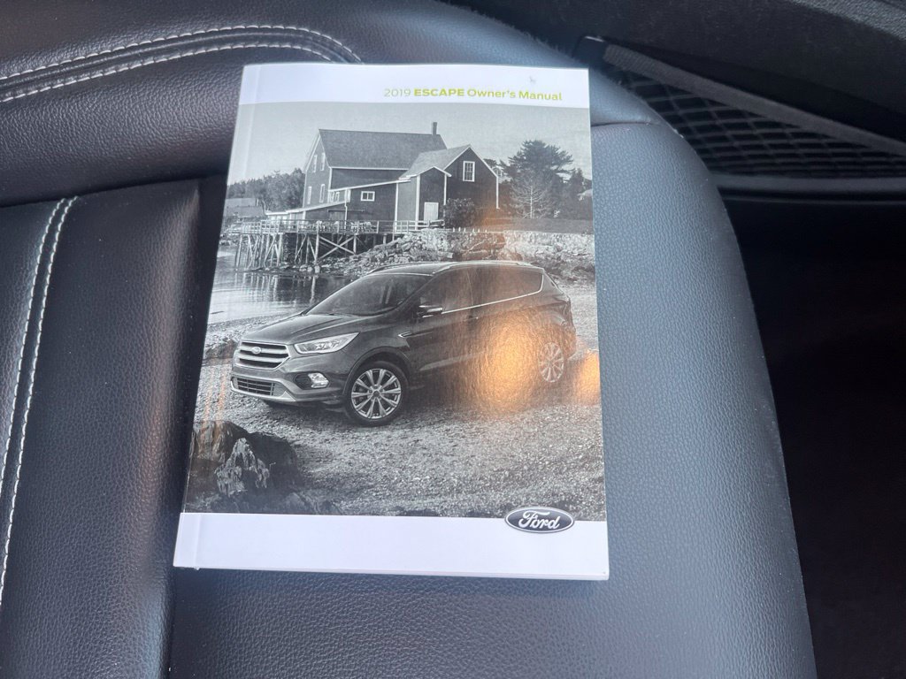 Used 2019 Ford Escape SEL AWD/4WD image 18