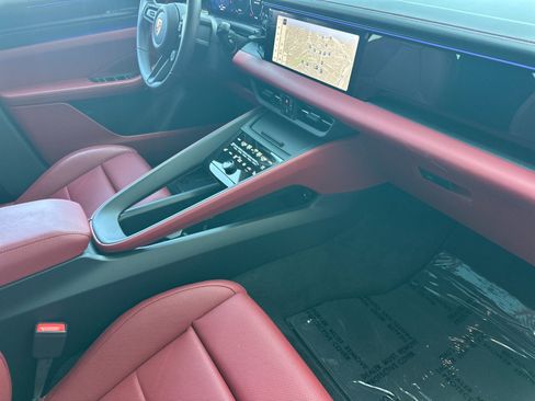 Certified 2025 Porsche Macan 4 Electric AWD/4WD image 16