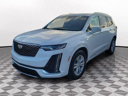 Certified 2023 Cadillac XT6 Luxury FWD image 3