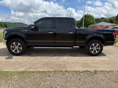 Used 2017 Ford F150 Lariat w/ Equipment Group 502A Luxury AWD/4WD image 4
