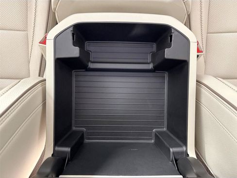 Used 2024 GMC Yukon Denali AWD/4WD image 35