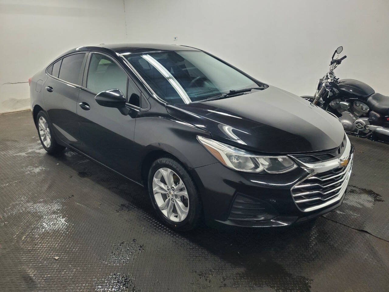 Used 2019 Chevrolet Cruze LS w/ LS Convenience Package FWD image 3