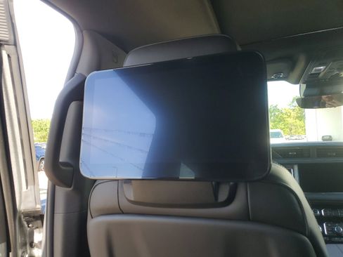 Used 2024 GMC Yukon Denali Ultimate w/ LPO, Floor Liner Package AWD/4WD image 13