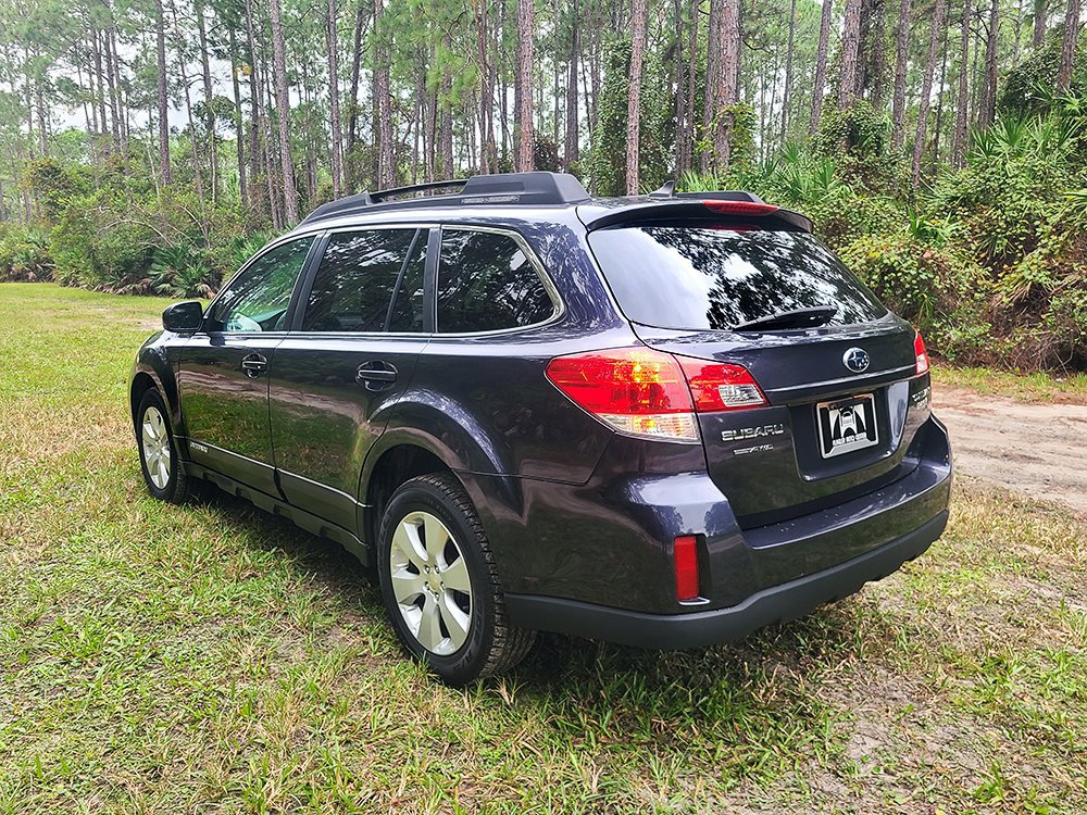 Used 2011 Subaru Outback 2.5i Limited w/ PWR Moonroof Pkg AWD/4WD image 6