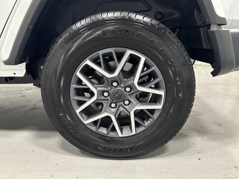 Used 2025 Jeep Wrangler Unlimited Sahara AWD/4WD image 61