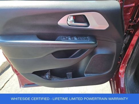 Used 2020 Chrysler Pacifica Touring w/ S Appearance Package FWD image 4