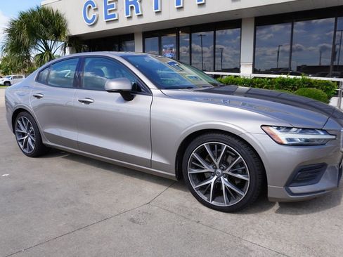 Used 2019 Volvo S60 T5 Momentum w/ Multimedia Package FWD image 1