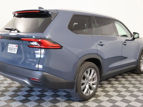 Used 2024 Toyota Grand Highlander FWD image 4