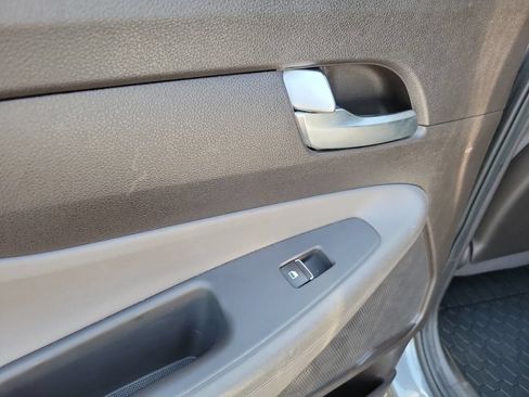 Used 2019 Hyundai Santa Fe SE FWD image 17