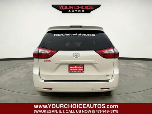 Used 2018 Toyota Sienna XLE FWD image 3