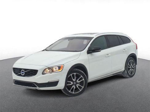 Used 2017 Volvo V60 T5 Cross Country w/ Convenience Package image 1