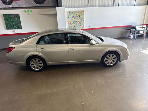 Used 2006 Toyota Avalon XLS image 13