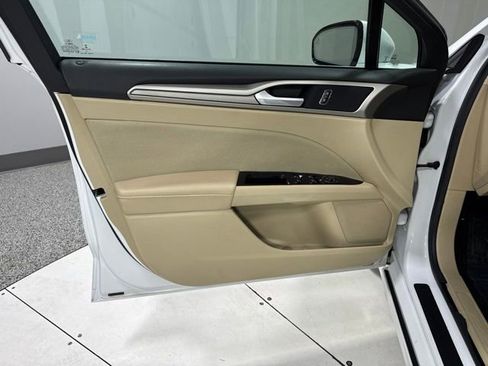 Used 2016 Ford Fusion SE FWD image 8
