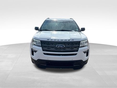 Used 2018 Ford Explorer XLT w/ Equipment Group 202A AWD/4WD image 17