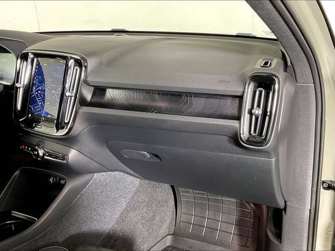 Used 2023 Volvo XC40 Recharge Ultimate AWD/4WD image 16
