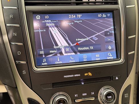 Used 2020 Lincoln Nautilus Reserve FWD image 24