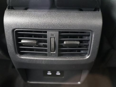 Used 2024 Nissan Rogue SV image 44