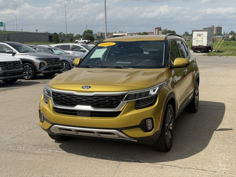 Used 2021 Kia Seltos SX w/ SX Sunroof Package AWD/4WD image 16