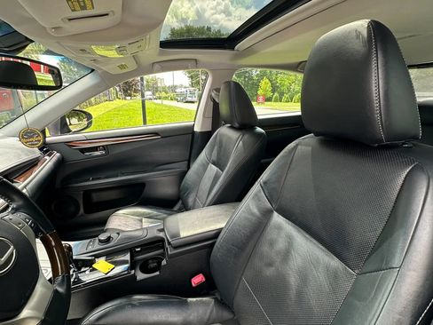 Used 2013 Lexus ES 350 w/ Luxury Pkg FWD image 19