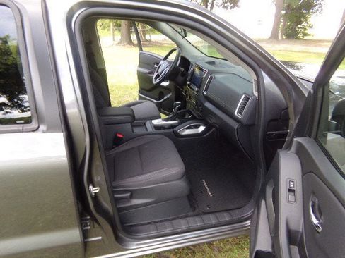 Used 2024 Nissan Frontier SV image 32