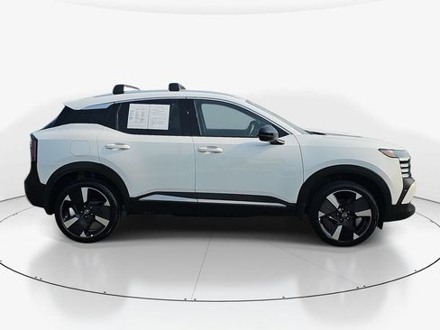 Used 2026 Nissan Kicks SR FWD image 5