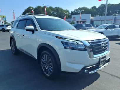 Used 2024 Nissan Pathfinder SL w/ SL Premium Package
