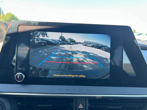 Used 2025 Toyota Prius LE FWD image 20