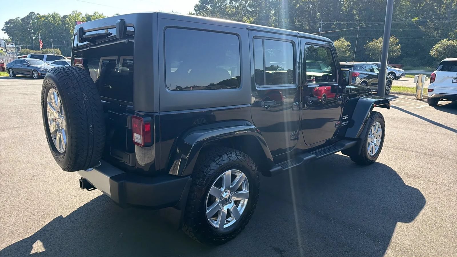 Used 2013 Jeep Wrangler Unlimited Sahara w/ Dual Top Group AWD/4WD image 5