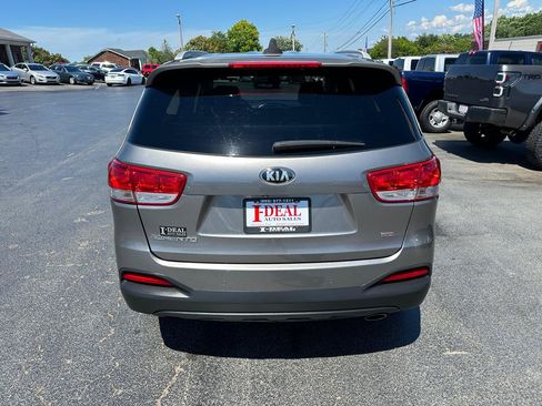 Used 2016 Kia Sorento FWD w/ LX Convenience Package image 3