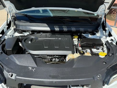 Used 2020 Jeep Cherokee Trailhawk image 23