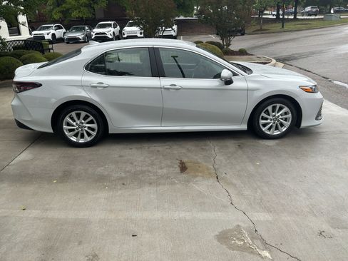 Used 2023 Toyota Camry LE w/ Convenience Package FWD image 11