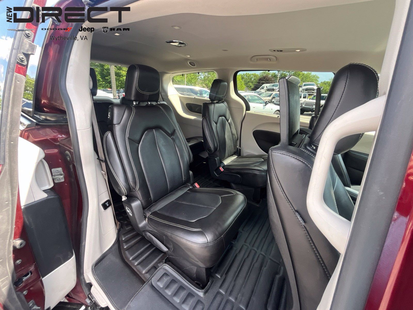 Used 2023 Chrysler Pacifica Touring-L w/ Uconnect Theater Family Group AWD/4WD image 32