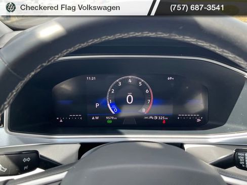 Used 2025 Volkswagen Taos SE image 35