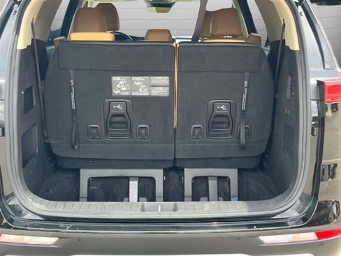 Used 2023 Kia Carnival LX FWD image 10